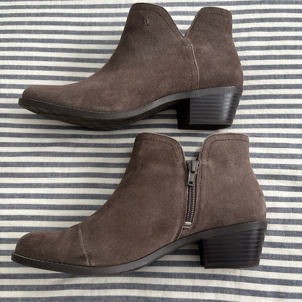 Vionic Taupe Suede Ankle Boots with Side Zippers; Size 8